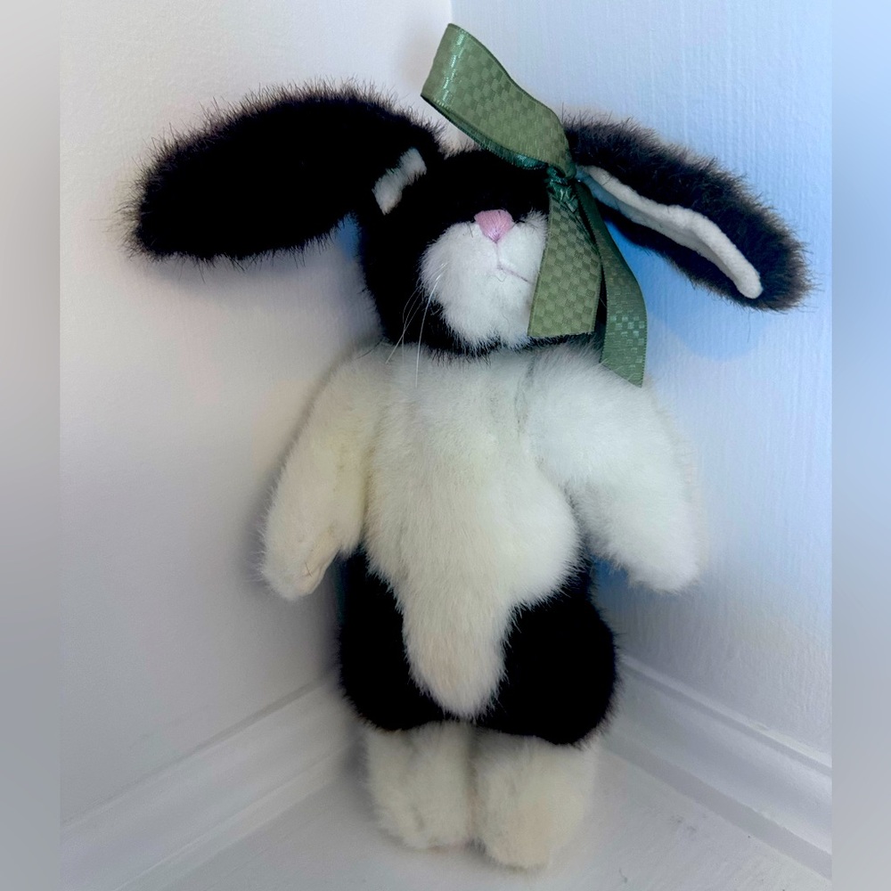 Mazie Q Lightfoot 9 Boyds Rabbit (Retired) Brown and White Plush Bunny Green Bow